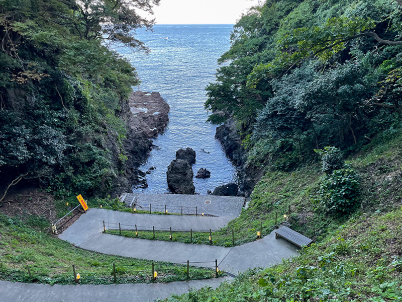 能登聖域の岬（珠洲岬）青の洞窟