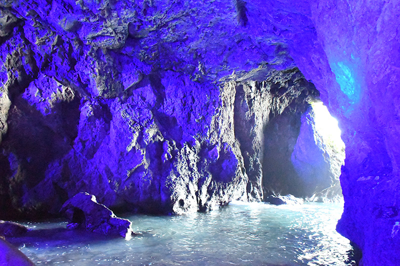 能登聖域の岬（珠洲岬）青の洞窟