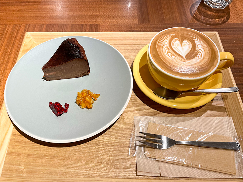 NOMIAM CAFE（ノミアム カフェ）ラベットラダオチアイ カナザワ