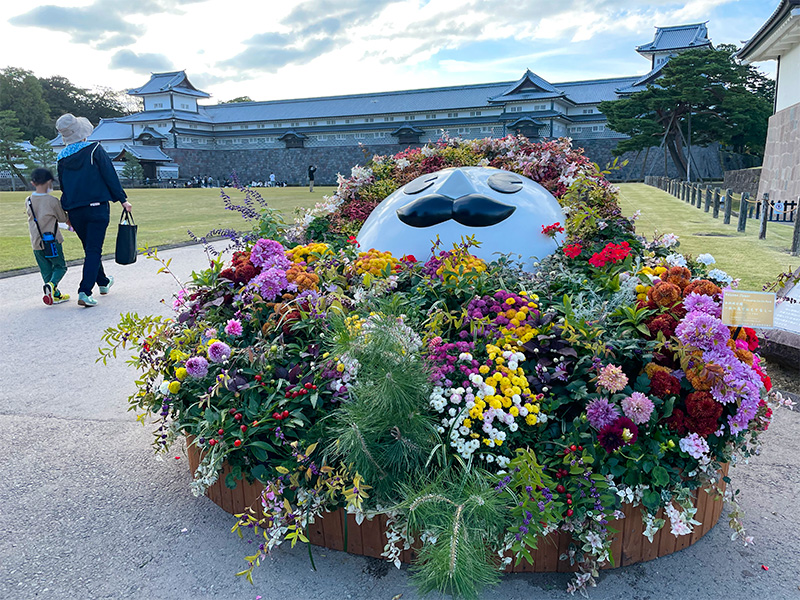 金沢城公園ひゃくまんさん花人形