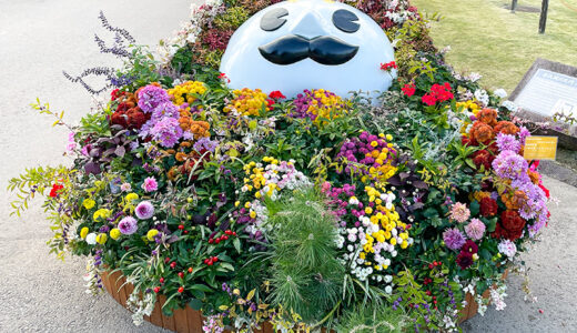 金沢城公園にいた「ひゃくまんさん」の花人形